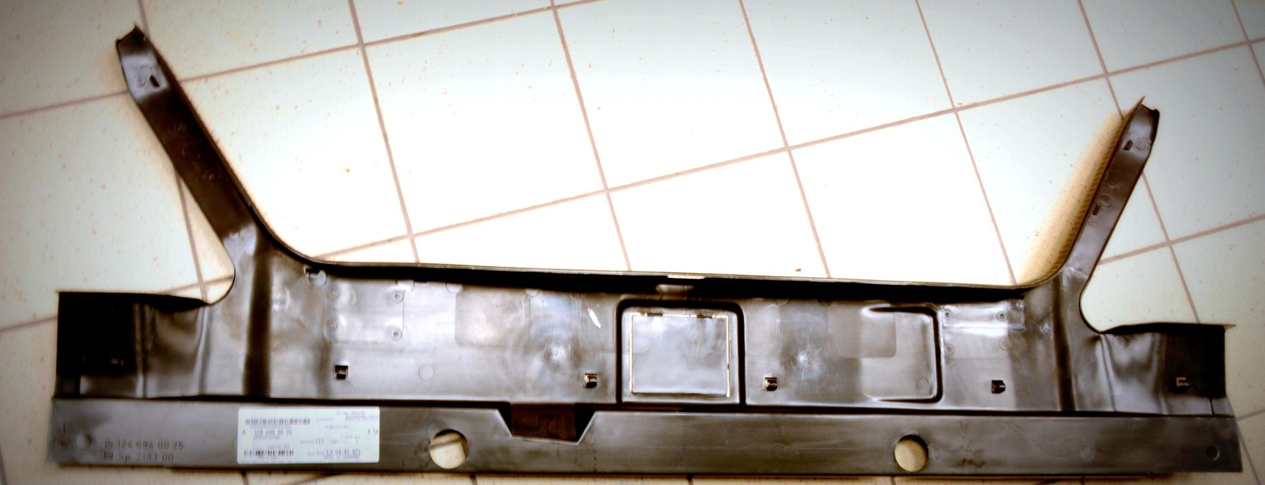 Tylny panel bagażnika Mercedes W124 sedan Mercedes.click