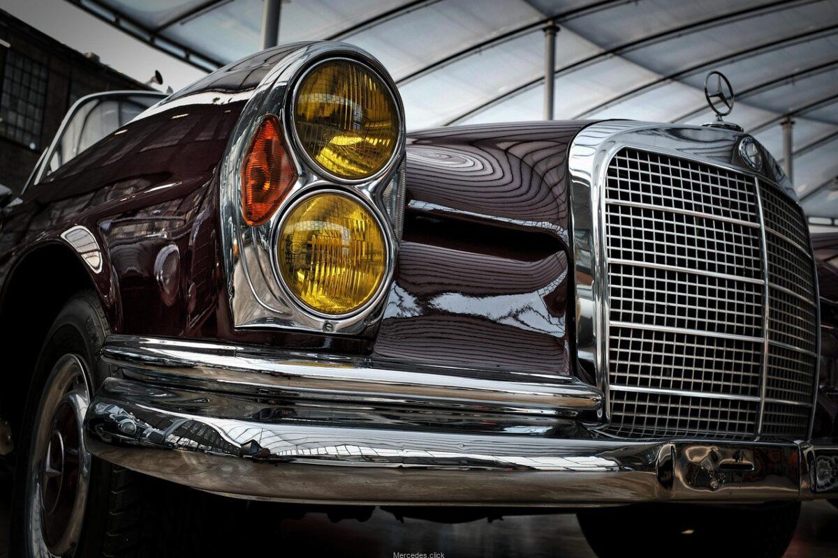 mercedes-2185358_1280
