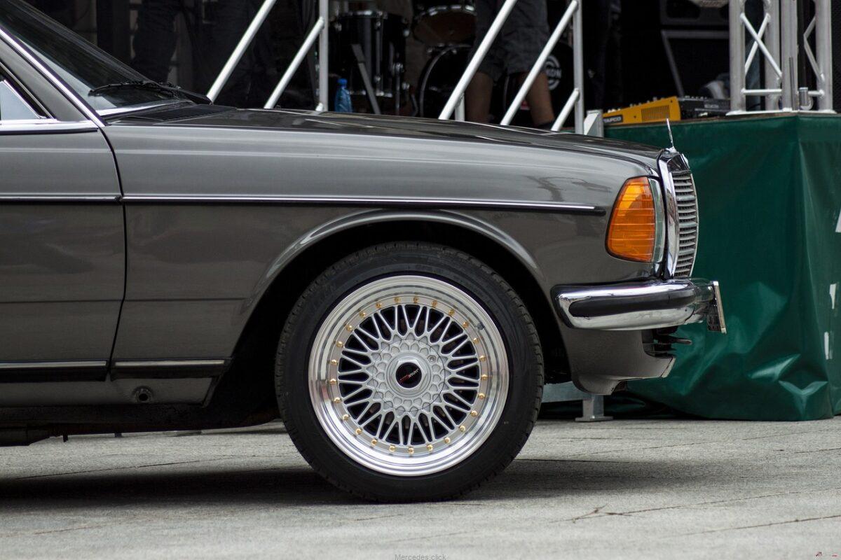 mercedes-380248_1280